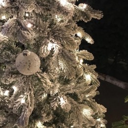 Елка искусственная GrandCity Mesina заснеженная с подсветкой 180 см